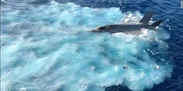 Avionul F-35C prabusit in Marea Chinei de Sud FOTO CNN