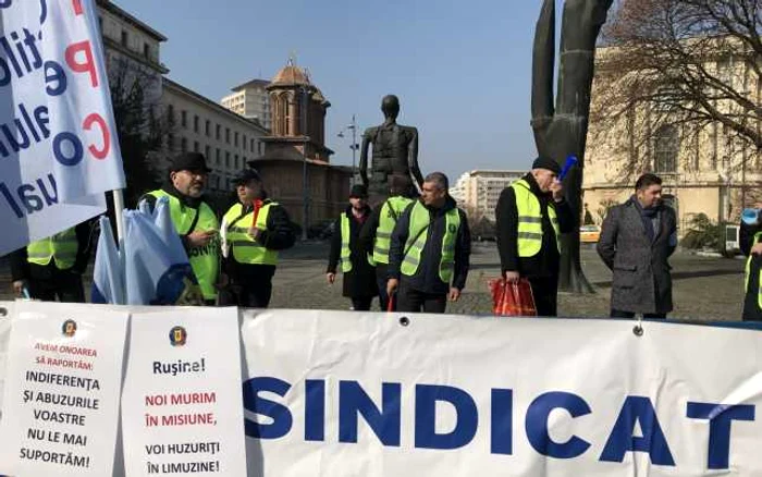 Poliţiştii pichetează, miercuri, sediul Ministerului de Interne. FOTO: Adevărul