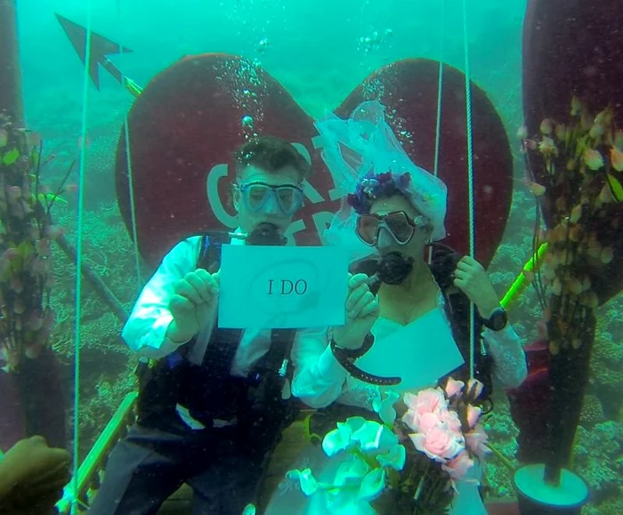 S-au căsătorit sub apă (foto: Caters)