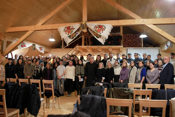 Judecătoarea Corina Corbu, alături de participanții la eveniment FOTO Facebook/Cumpăna Dreptății