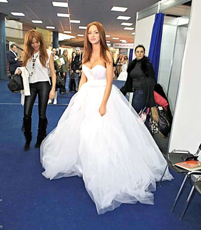 
    Bianca Drăguşanu  a fost mireasă anul  trecut în septembrie,  când i-a spus „da”  lui Victor Slav. Oare  mai urmează o nuntă? Fotografii: Mihai Ionescu  