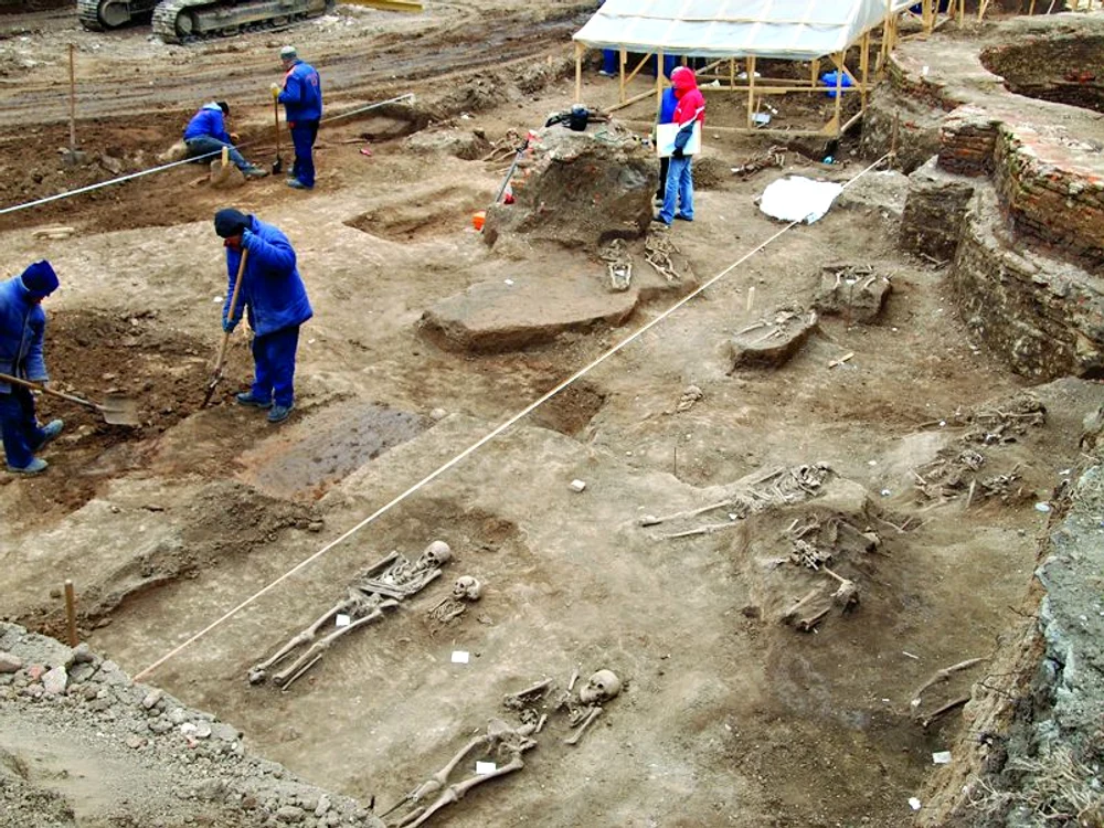 Cimitirul de lângă fosta Academie Sf. Sava ar putea conţine morminte dispuse pe mai multe niveluri
