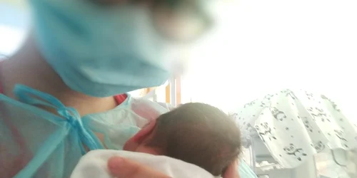 Micuţul Krisztian este iubit de toată familia şi a fost botezat la sfârşitul săptămânii trecute. FOTO