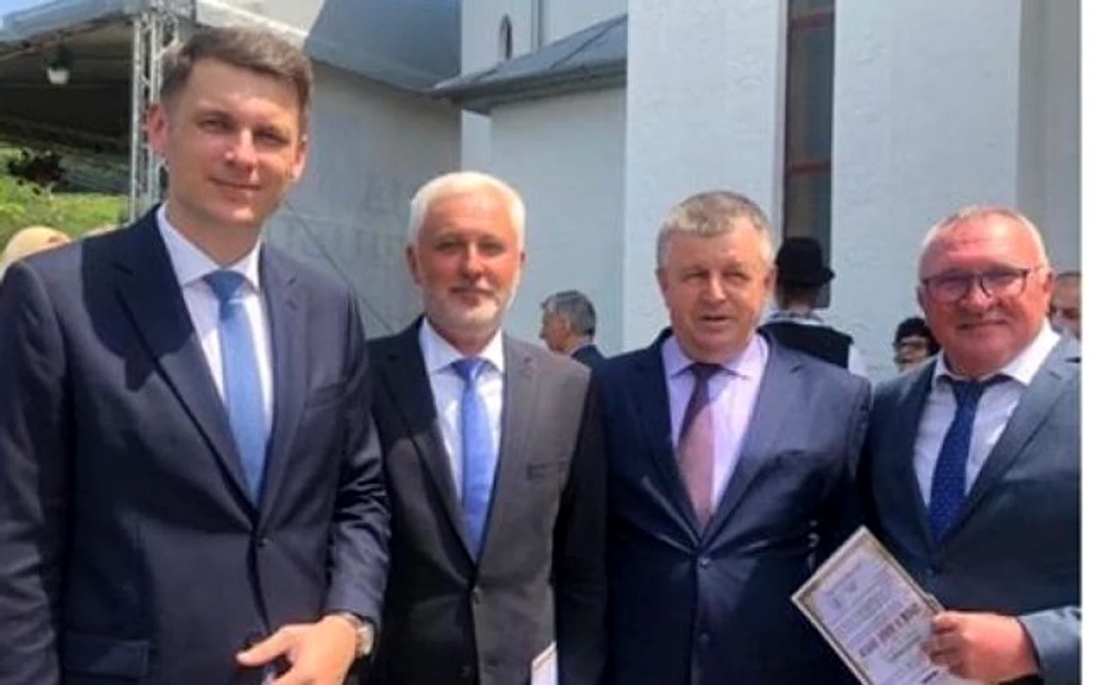 Mircea Abrudean, Aurelian Mureşan (preşedintele PNL Dej), David Prunean (primar Vad) şi Marius Mânzat (vicepreşedinte Consiliul Judeţean Cluj), la slujba de duminica trecută (de la stânga la dreapta). FOTO: Arhivă personală
