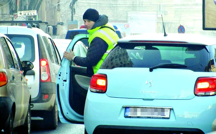 Parcagiul a ajutat-o  pe Cosoi să găsească  un loc potrivit pentru maşină