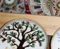 FOTO. Chinezăriile au ajuns şi la Horezu. Turiştii pleacă acasă cu obiecte made în China şi Bulgaria în locul ceramicii de Horezu