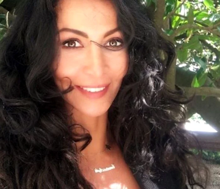 
    Mihaela Rădulescu a purtat o nouă rochie provocatoareFoto: arhivă personală  