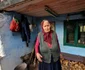 Maria batrana de 93 de ani care crapa lemne FOTO Daniel Guță ADEVĂRUL (1) jpg
