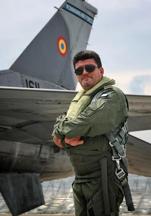 Comandor Daniel Moise a fost pilot timp de 25 de ani FOTO Facebook/MAPN
