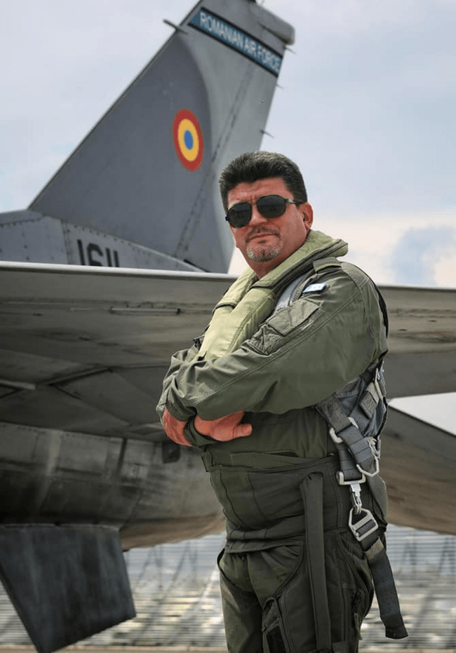 Comandor Daniel Moise a fost pilot timp de 25 de ani FOTO Facebook/MAPN