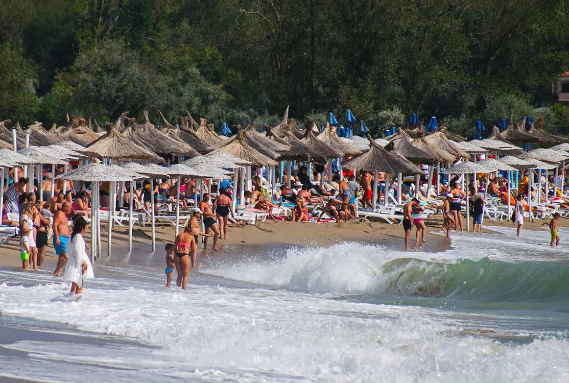 În apropierea plajei din Neptun, marea ascunde capcane