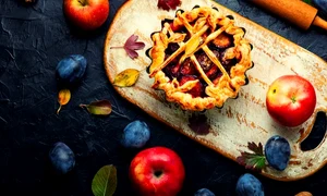 Minitarte mere  Surse foto  Sursa foto shutterstock 2161377681 jpg