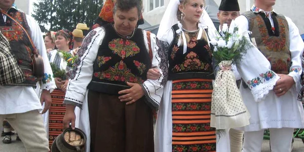 Nuntaşii de pe Valea Bârgăului s-au întors în timp