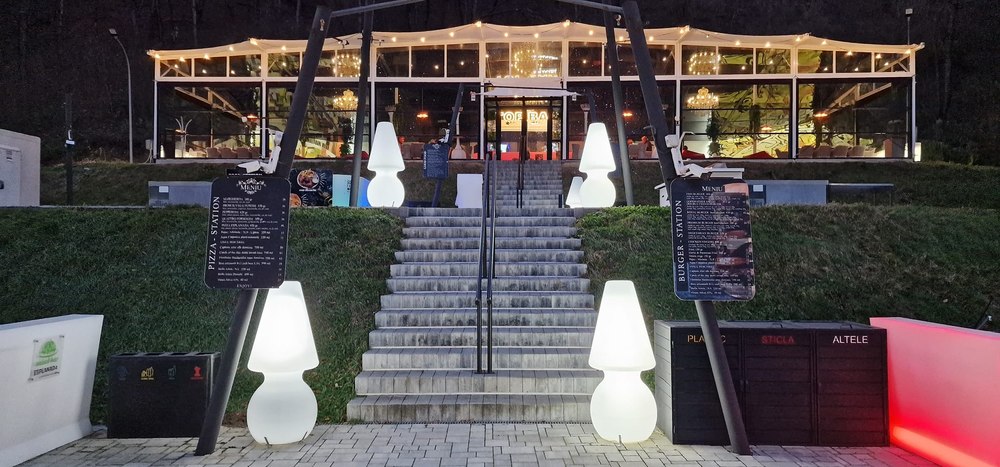 Clientul unei terase a găsit melci în salată. Reacția restaurantului din Sibiu: „O dovadă vie a naturii noastre ecologice”
