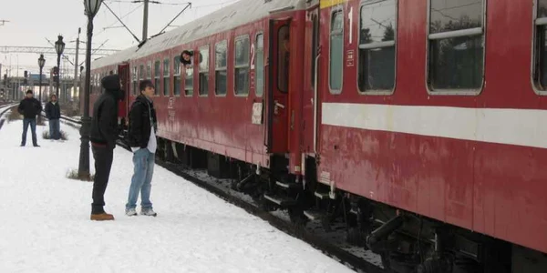 Broşura „Mersul Trenurilor de Călători 2010-2011" costă 12 lei poate fi achiziţionată din principalele staţii şi agenţii CFR