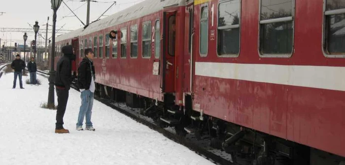 Broşura „Mersul Trenurilor de Călători 2010-2011" costă 12 lei poate fi achiziţionată din principalele staţii şi agenţii CFR