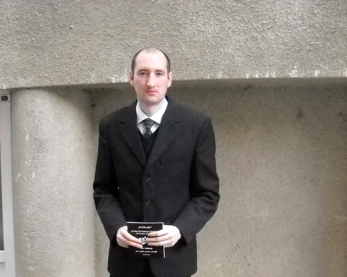 Adrian Popa se pregăteşte să lanseze un nou volum de versuri