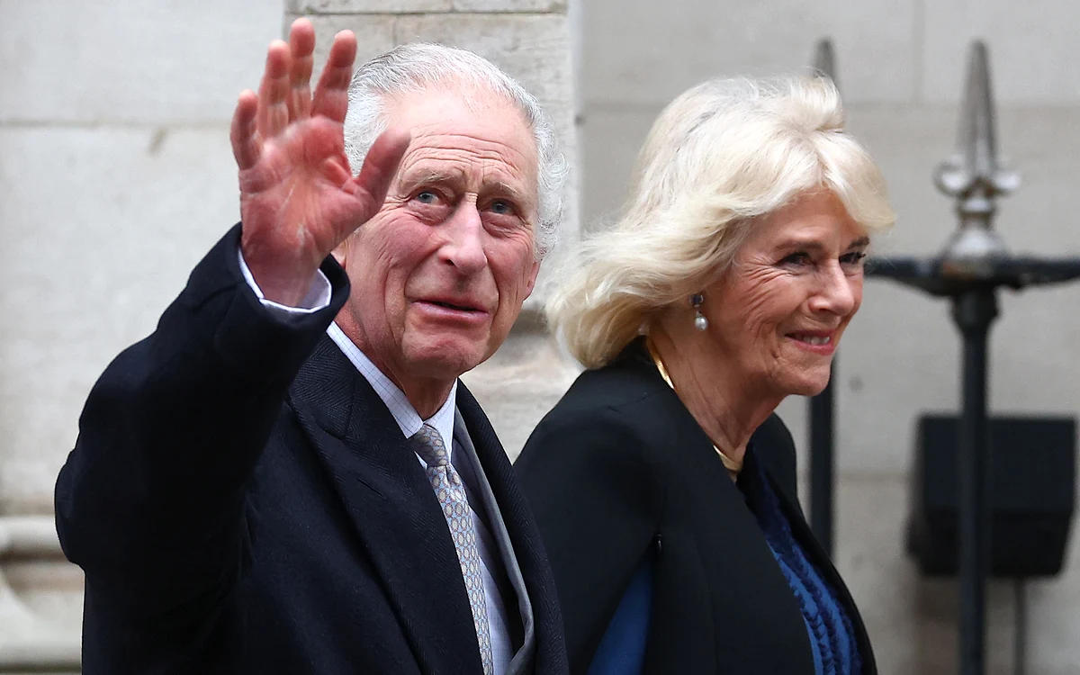 Regele Charles, la braț cu Regina Camilla, după operația suferită la prostată. FOTO: Getty Images