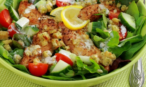 salata cu piept de pui si legume jpeg