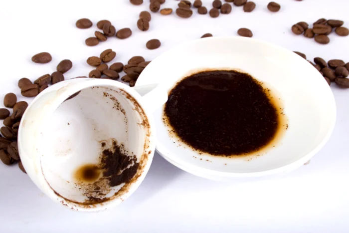 Zaţul de cafea şi uleiul de nucă de cocos, combinate, devin cel mai bun tratament pentru problemele tenului.www.clicksanatate.ro