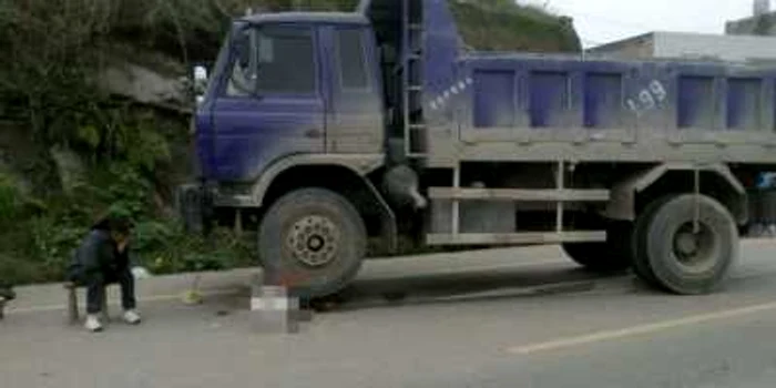 şoferul de camion a mai trecut apoi o dată peste el pentru a se asigura că a murit.