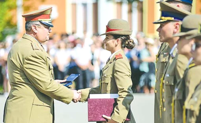 
    Vrea să facă  o carieră în  cercetarea militară  