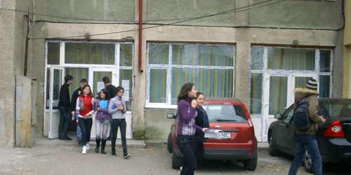 Elevii au intrat în vacanță din cauza gripei noi.