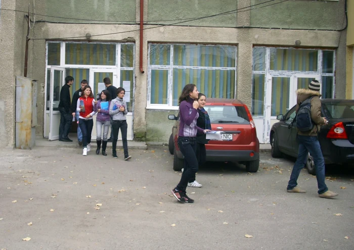 Elevii au intrat în vacanță din cauza gripei noi.