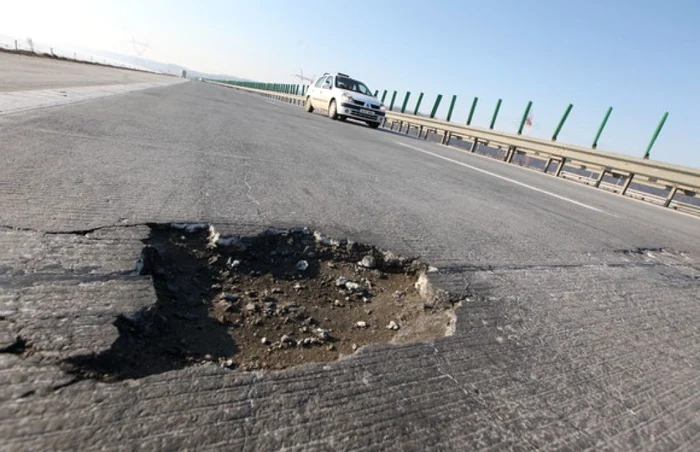 Autostrada Soarelui, un drum plin de gropi, pe tronsonul Bucureşti-Fundulea FOTO Click