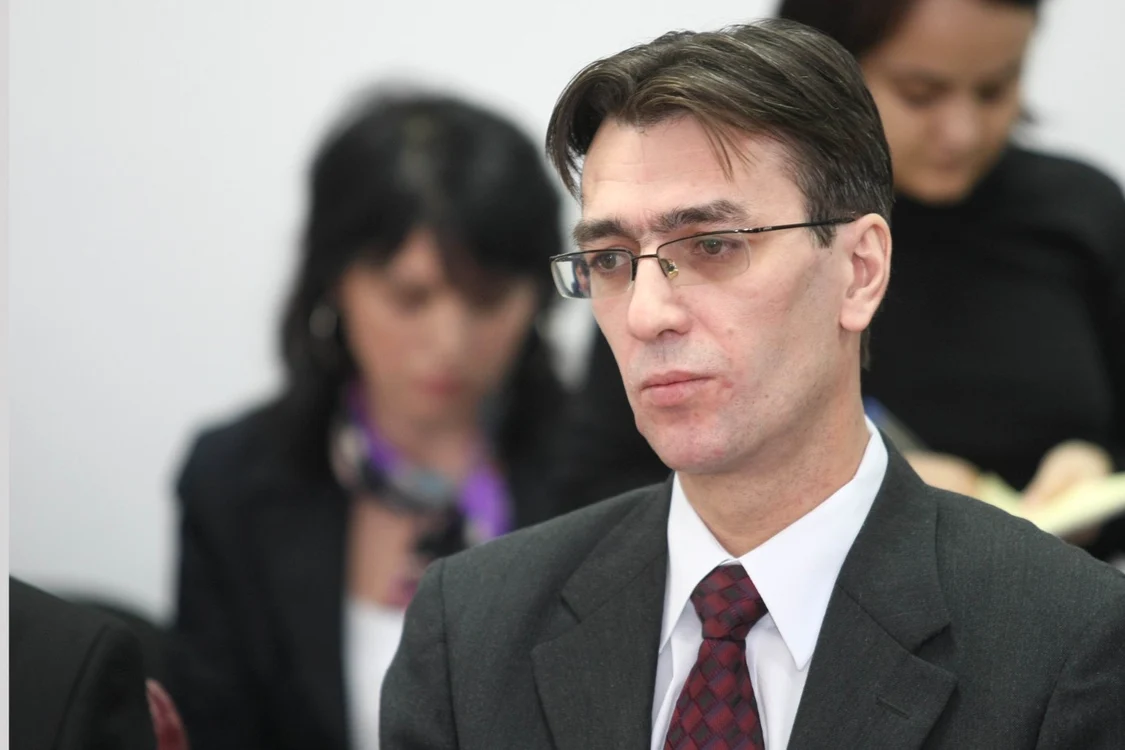 Fostul judecător Toni Neacşu este judecat pentru fapte de corupţie