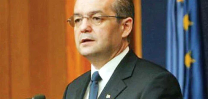 Cabinetul Boc riscă o moţiune de cenzură
