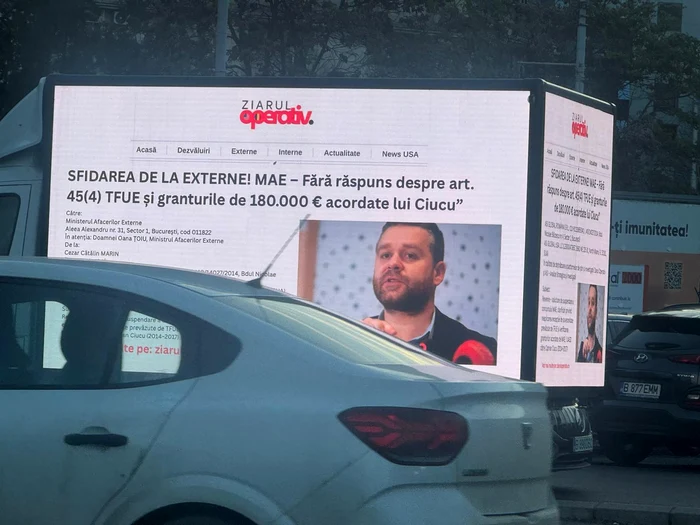 Mai multe camionete cu panouri publicitare afișează informații false despre Ciucu/FOTO: Facebook