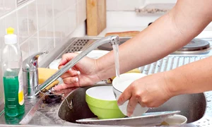 Masa de prânz poate începe  în jurul orelor 12 00 – 14 00  şi durează circa două ore,  iar masa de seară începe la  ora 20 00 şi poate dura oricât (Fotografii: Shutterstock) jpeg