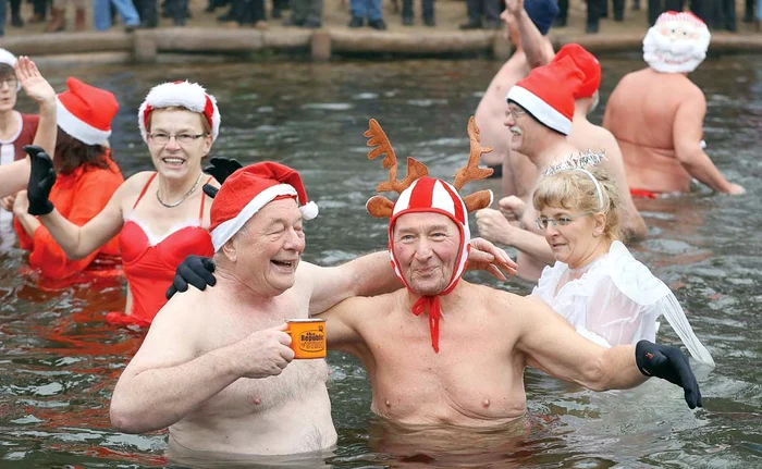 
    Bine că nu  a îngheţat lacul  că făceam ţurţuri!  