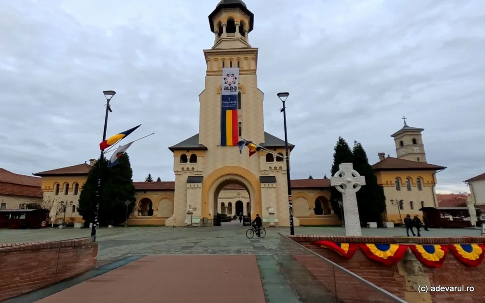 #RomâniaNeUnește? Doar pe hârtie. Liderii politici, față în față de 1 Decembrie, la Alba Iulia