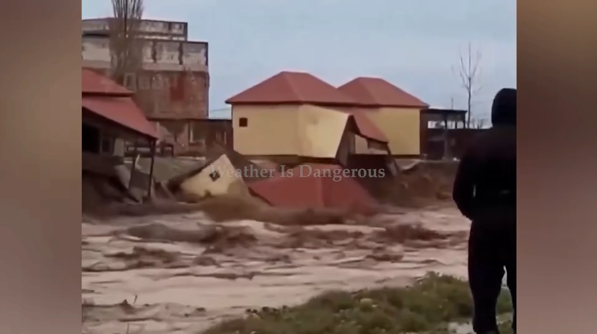 Inundații devastatoare în sudul Rusiei, în urma ploilor torențiale. Cel puțin cinci morți și mii de oameni evacuați în Daghestan