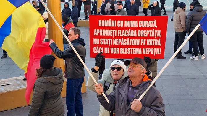 Protestatari de toate vârstele la Craiova FOTO: Adevărul