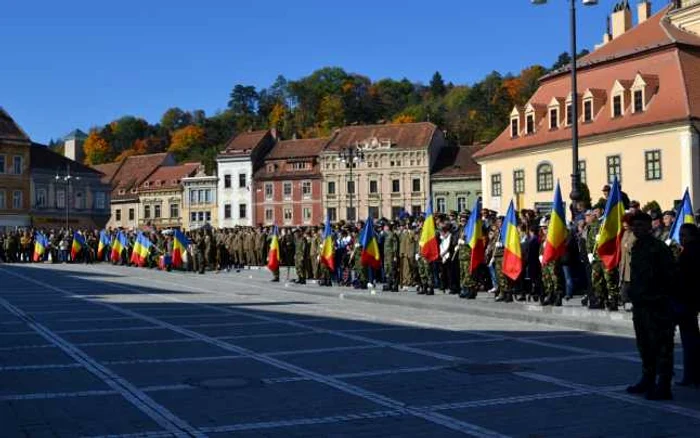 Militarii vor face spectacol în Piaţa Sfatului. FOTO Nicolae Uszkai