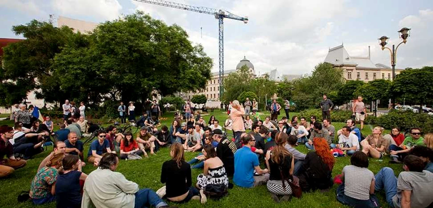 „Greva cetăţenească” din faţa TNB-ului, pe 25 mai 2014  FOTO  Vlad Petri
