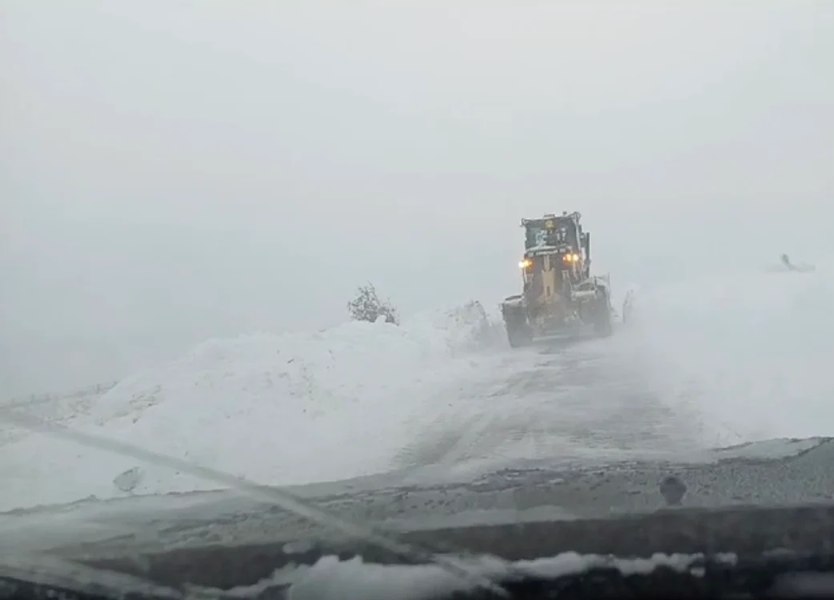 Fierb Bucegii. Imaginile surprinse la peste 2.500 de metri, care îți taie răsuflarea VIDEO