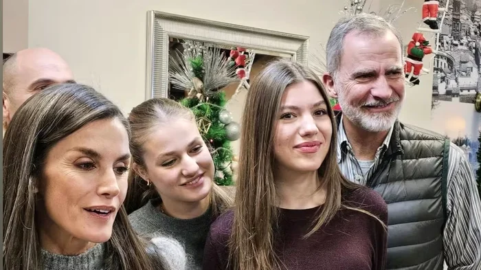 Regele Felipe, Regina Letizia, Sofia și Leonor 2 jpg