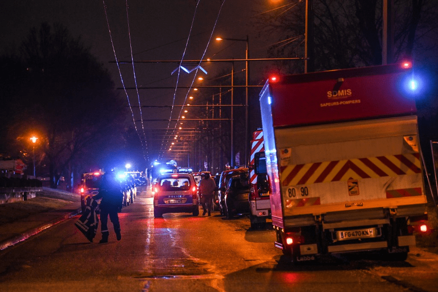 Zece persoane, între care şi cinci copii, au murit în urma unui incendiu în apropiere de Lyon