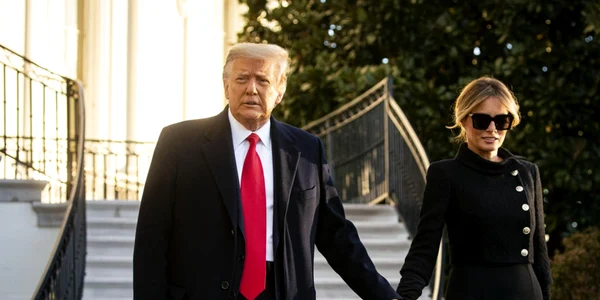 Donald si Melania Trump parasind Casa Alba FOTO EPA-EFE