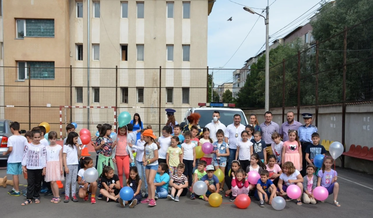 Copiii, alături de oamenii legii FOTO IPJ Călăraşi