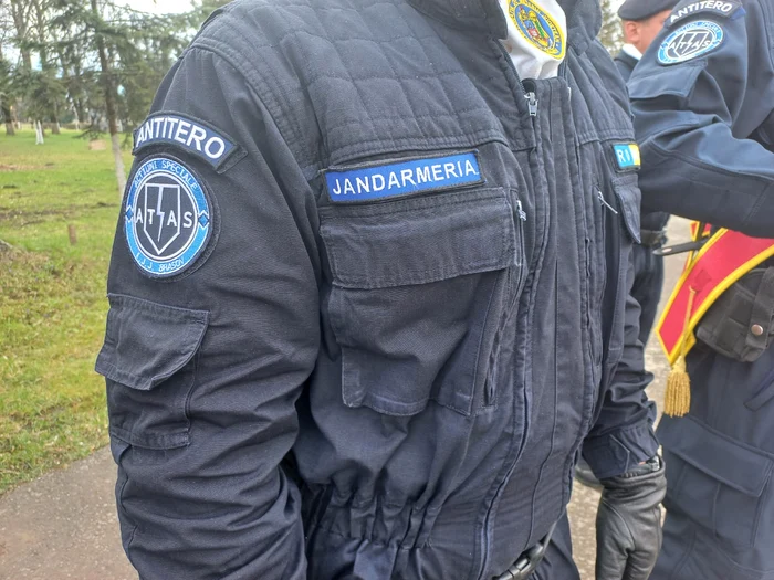 Un jandarm a fost nevoit să împuște un picior un petrecăreț agresiv FOTO Ioan Buciumar