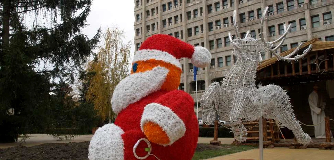 Primăria a amplasat mai multe figurine specifice sezonului