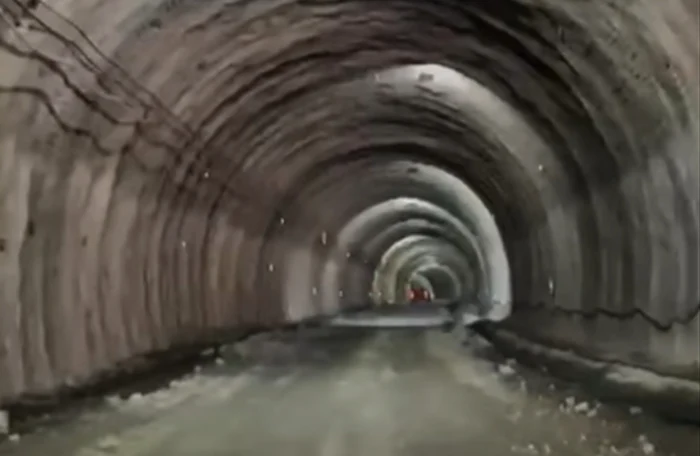 Tunelul Robești măsoară 900 de metri. Foto: captură video Facebook 