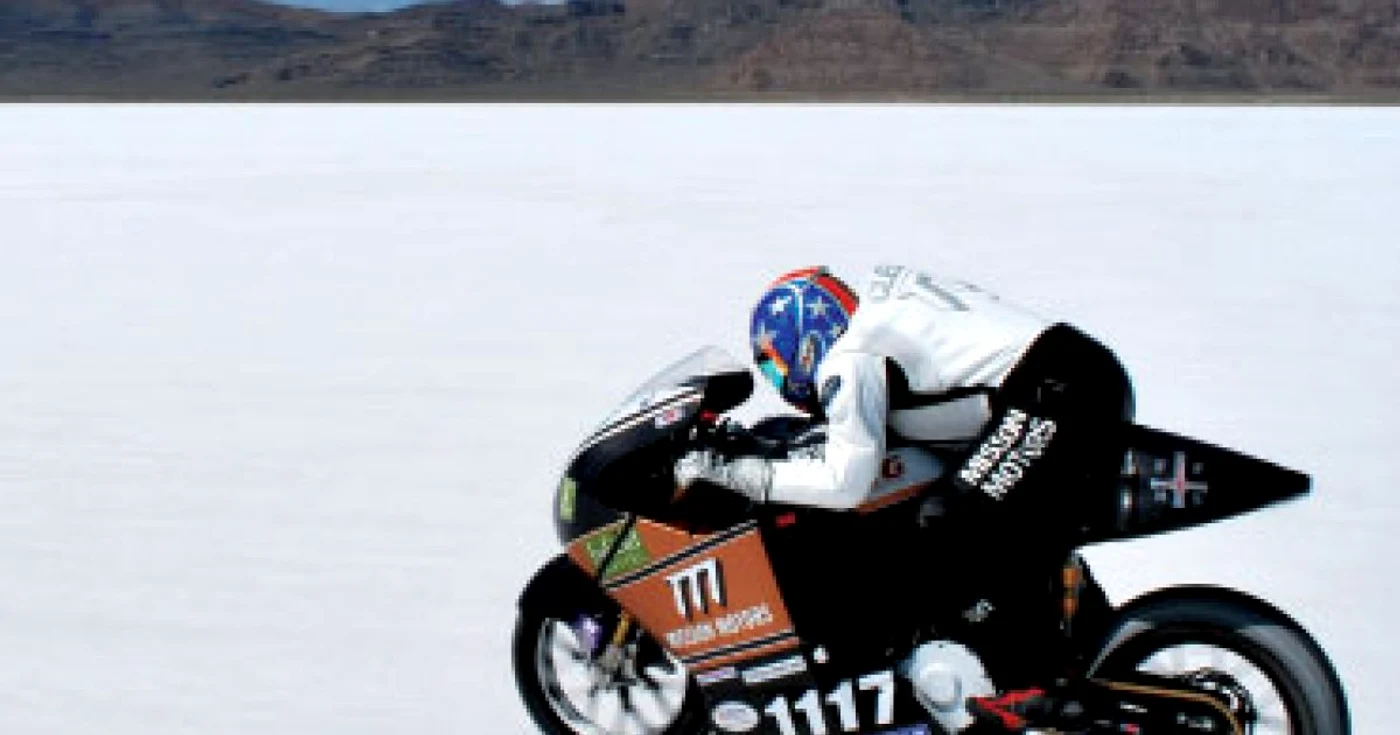 VIDEO Motocicleta electrică „zboară“ cu 242 km/oră!