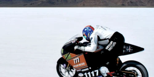 VIDEO Motocicleta electrică „zboară“ cu 242 km/oră!