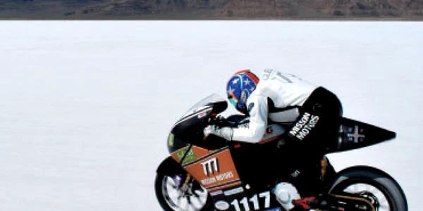 VIDEO Motocicleta electrică „zboară“ cu 242 km/oră!
